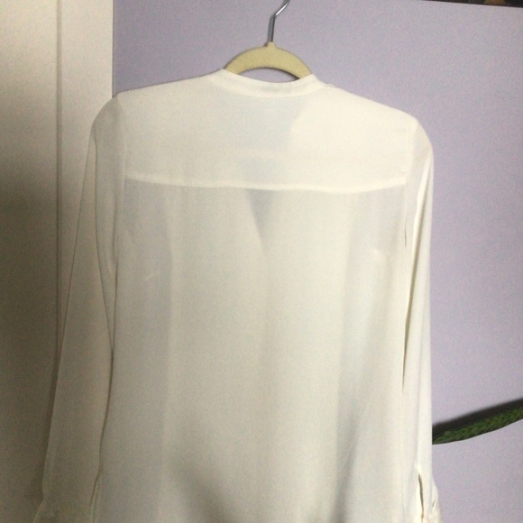 H&M ivory blouse with black lace. New condition. - Picture 4 of 4